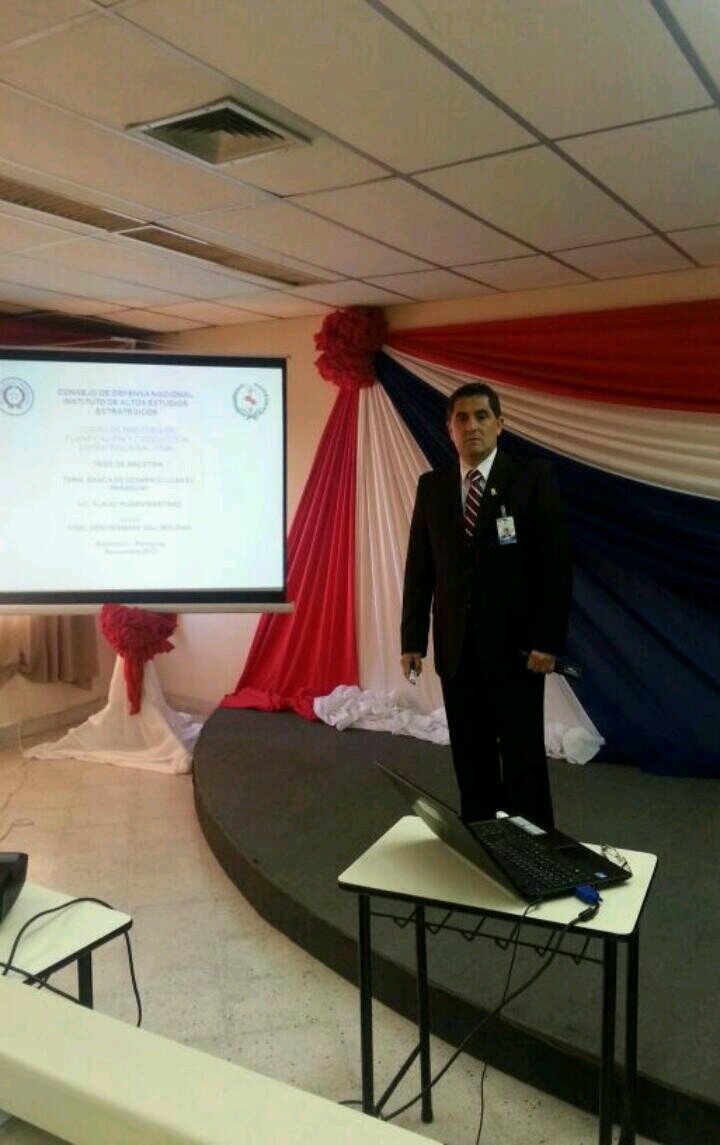 Magister. MBA y Master (c) Economía.  Bancario. Cerrista desde la Cuna hasta el cajón. Paraguayo comprometido con su País.