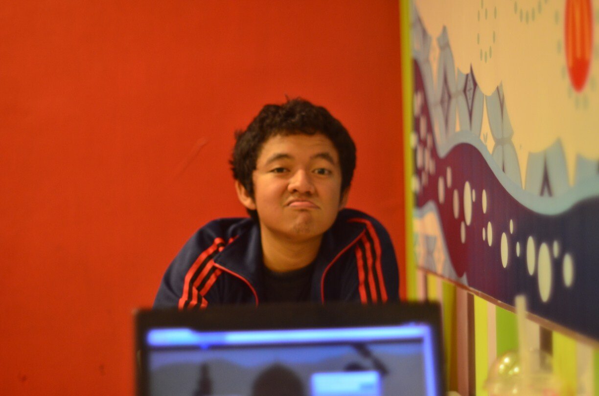 guitarist kelompok penerbang roket rokers, CEO weenie hut jr. bikini bottom, owner of goofy goober corner