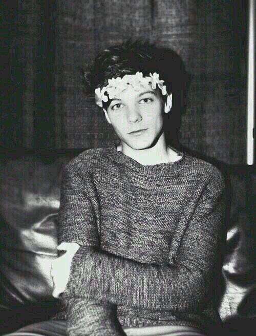 ridinon10inches's profile picture. follow @vodkaZouisparty and help her get 1.7k for her birthday in feb!  would mean the world xx