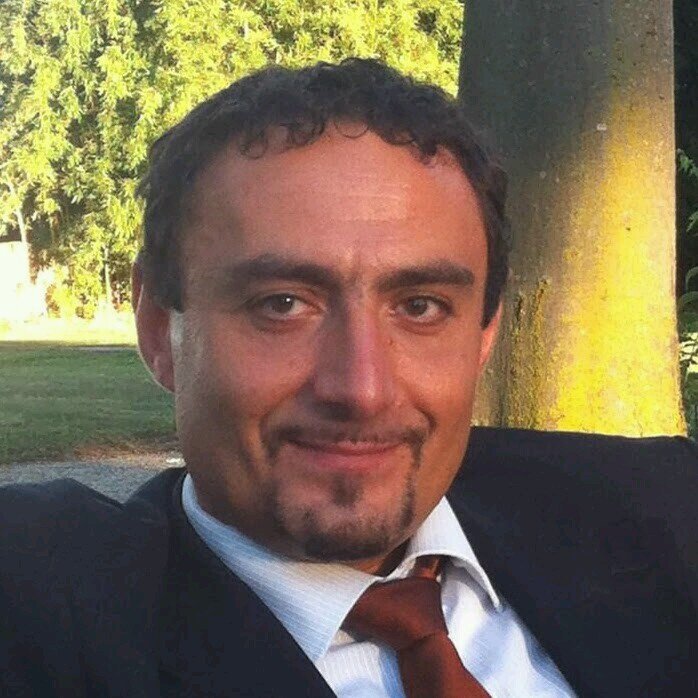 Lawyer, civil servant, local govt technician, EU strenghtening fan, proudly liberal, father. Human Rights supporter, above anything else.