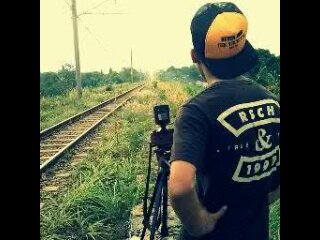 yanuarAbii's profile picture. Hidup membangun..