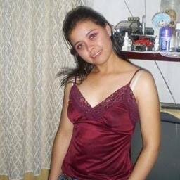 ISC; linda, cariñosa, romántica  y  lo  que  le  sigue..... Buena persona pero  tambien....tan mala  como me  trates naci para brillar