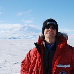 applefanatic33's profile picture. 