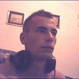 raper o MC llamalo como quieras¬¬15¬¬Poeta urbano,me pierdo en tus sueño cuando escribo @ignacioKo