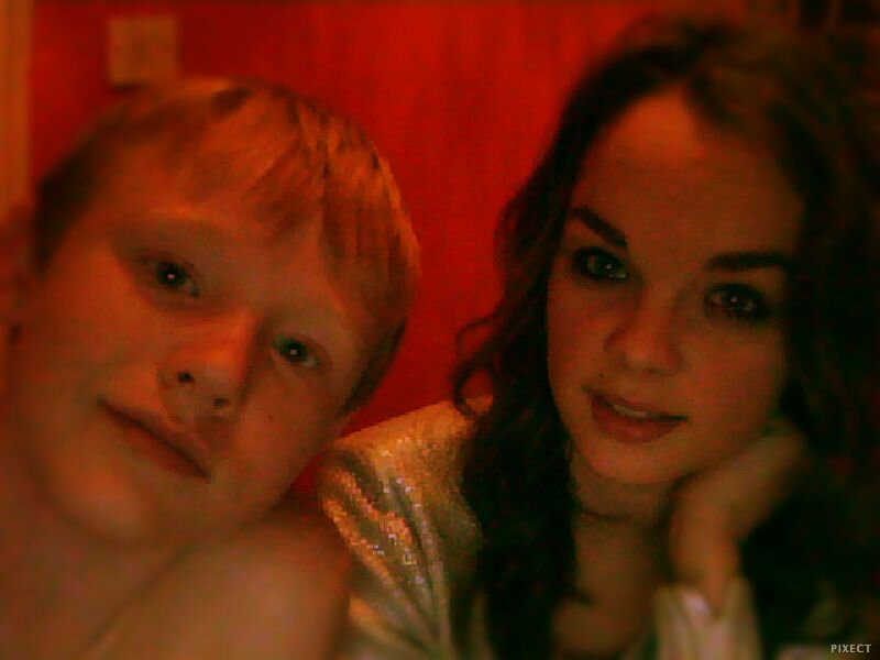 follow me I'll follow back :*