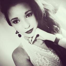 Sagitariana,Modelo espontânea, curiosa., viciada em chocolate, apaixonada por música,e fotografia, :).