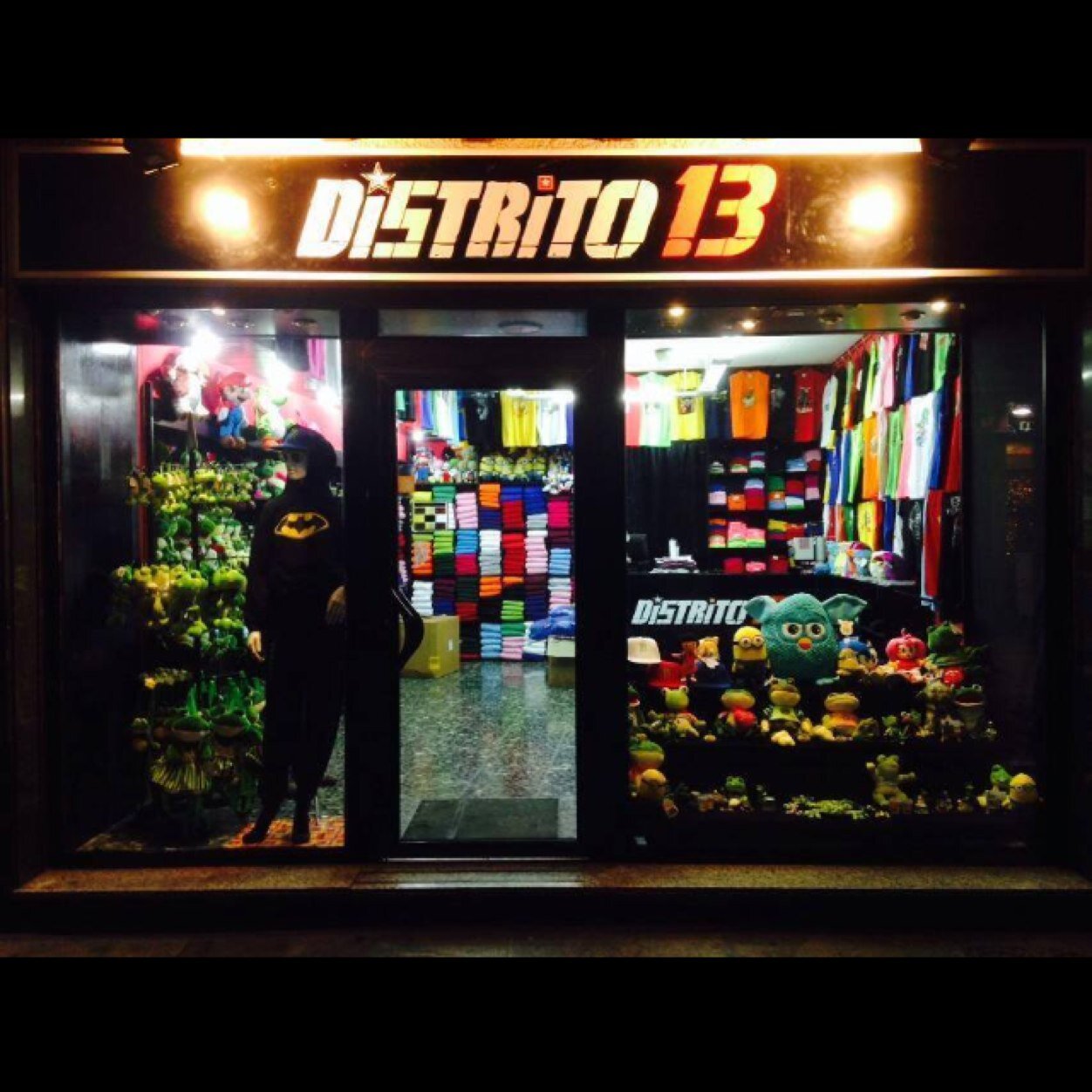 Personalización de camisetas, sudaderas... Estamos en Rúa Mayor numero 5. ¡VEN A VISITARNOS!