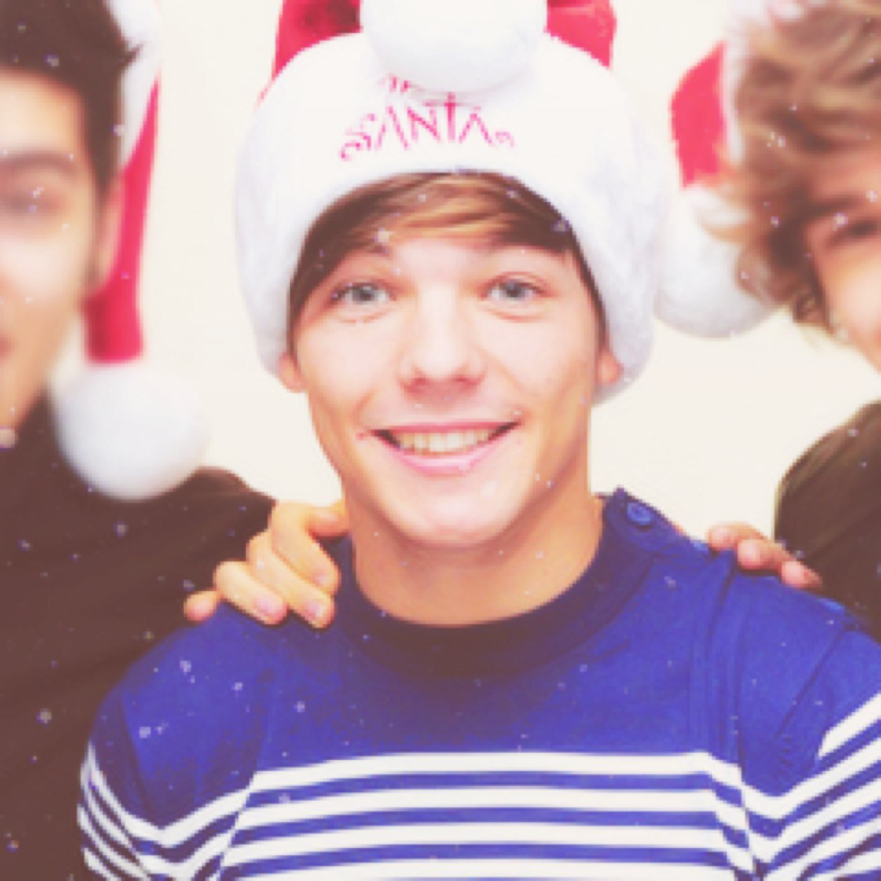 go follow @snowberrystyIes you wont regret it! please if youre in the christmas spirit please help her get to 1K!