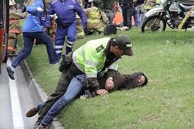 ciudadano  colombiano con indignacion profunda debido a la policia la nueva bacrim del pais