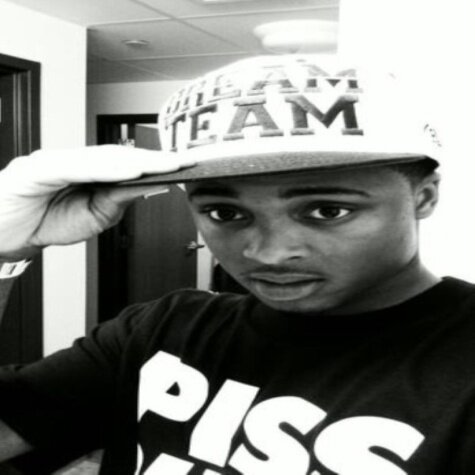 Ima BEAST wit them clippers. Finna start a chan of Barber Shops Called C.B.Cutzz keep ya eyes ope.. TeamEvo3D  CbCutzz TeamiPhone4s
