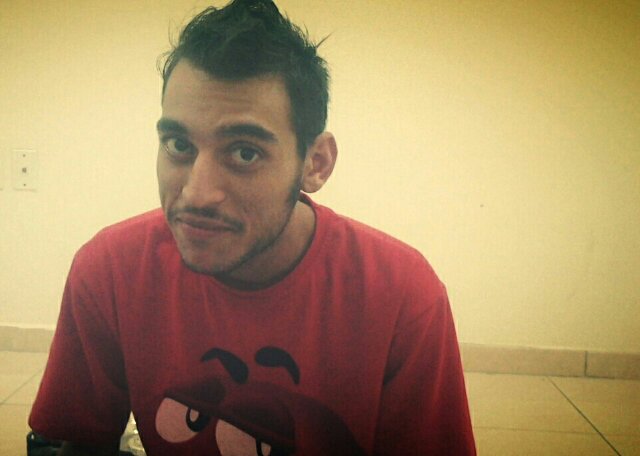 BB:292D59BB ﺎلأمل هو ﺎن تبتسم لكل شيء حتى و ﺎن كان مؤلم ♥♥'
