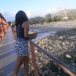 Hola. Soy Lucia, solo tengo 13 años, y soy directioner quiero que me conzcas mi facebook: Lucii Choque
