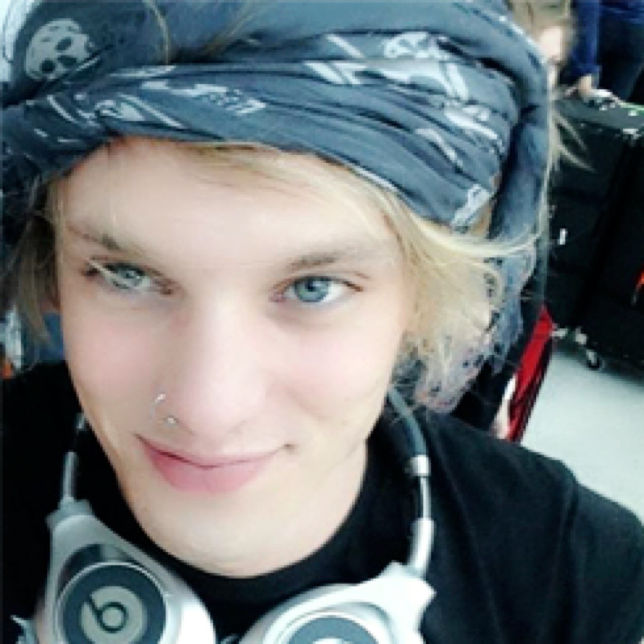 jamie metcalfe campbell bower || nessa. tasha. josh. || •lily collins is my love• || sono padre