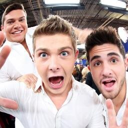 I'm #Roadies from Thailand, Love a country man band called @RestlessRdMusic (2/4)