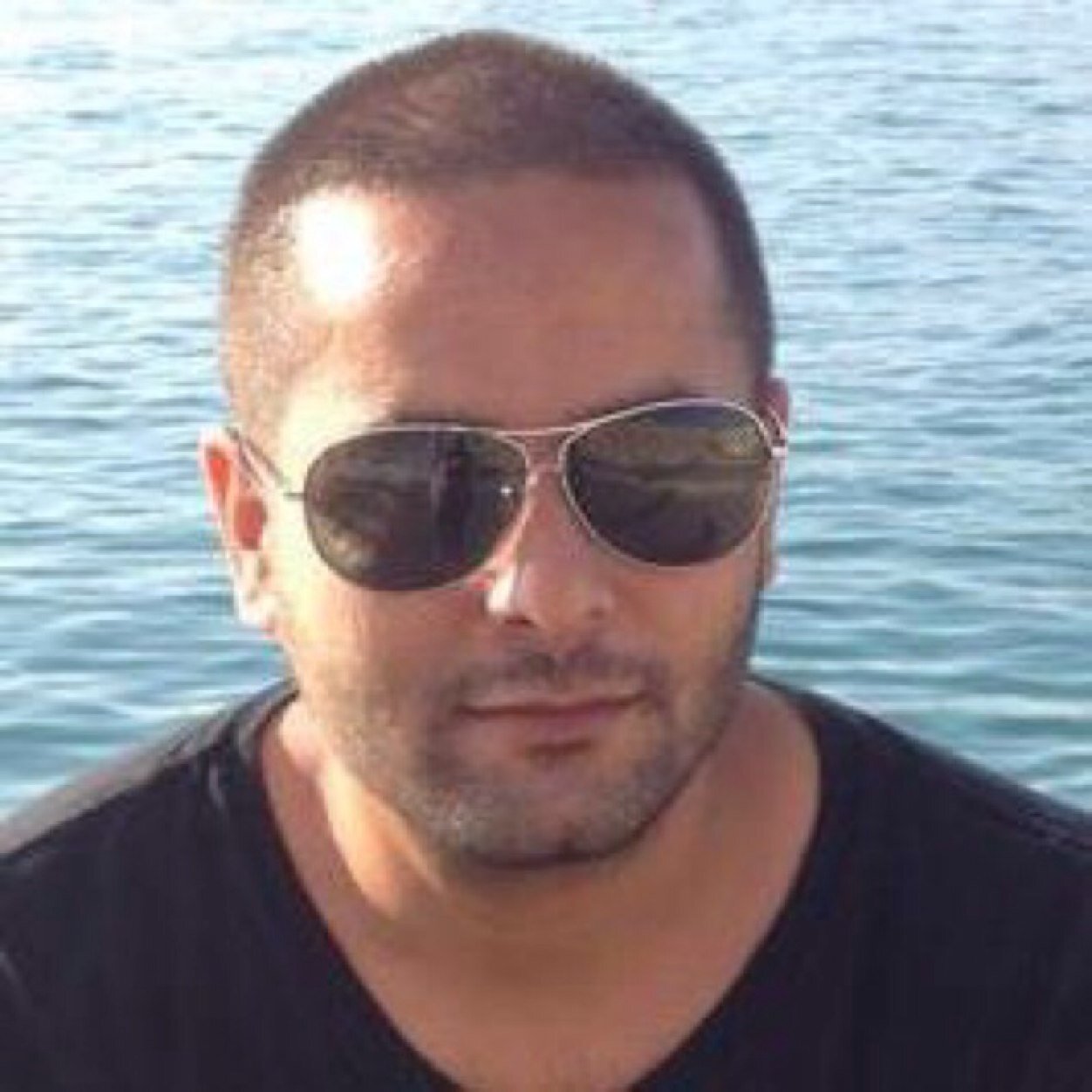 اشهد ان لا اله الا الله 
واشهد ان محمد رسول الله