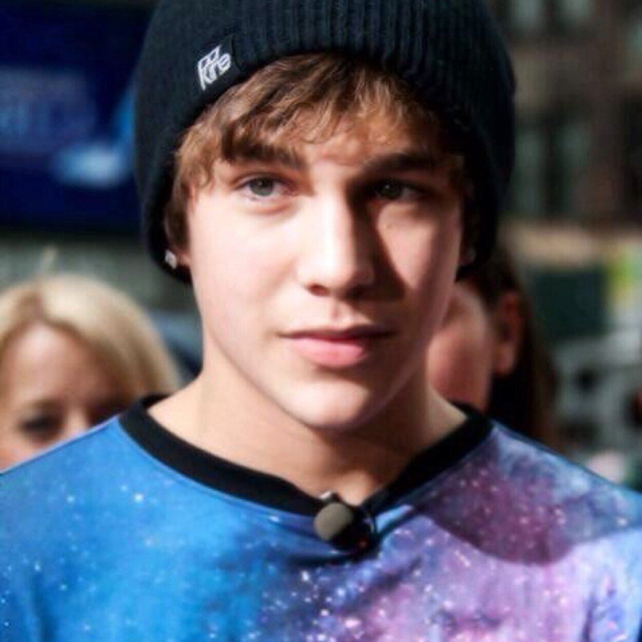 MY PRIORITY IS TO GET AUSTIN TO FOLLOW US! Please click the link!This page is NOT for haters! Simply a page to show Austin all the support. Thanks FOLLOW BACK !