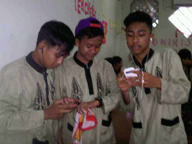Cewe cantik mungkin ajh pacaran sama cowo jelek,tapi cowo ganteng engga mungkin pacaran sama cewe jelek#Cewe pake Hati,Cowo pake Logika