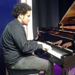 Evangelico, pianista, estudante de música, professor de música, tento cantar kk, aulas para corais, canto em conjunto, teoria, ritmo, improviso...