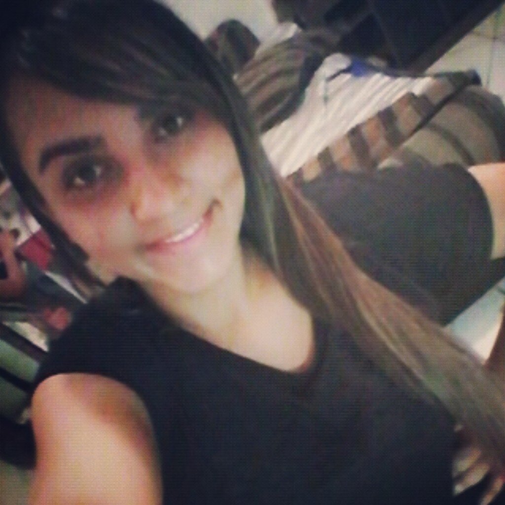 -- Recuse Imitações ! Foda-se' _|_ 
Pra quem Não tem medo de ser Feliz e não importa com Opiniões alheias então Foda-se Todo mundo e va ser Feliz (: