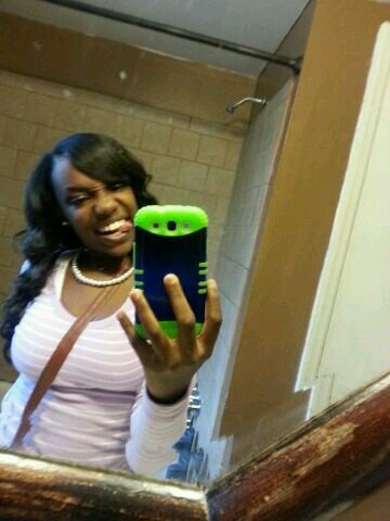 Senior ツ my right hand @trvlluhwhat_