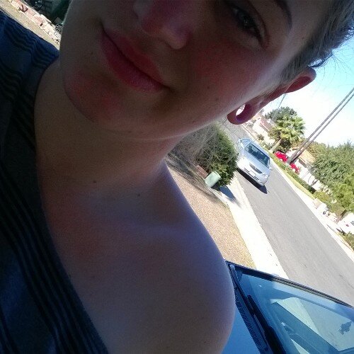 i am 21 years old and i am an open individual 3 a mommy. stong minded and opinionated :p plain and simple just get to know me