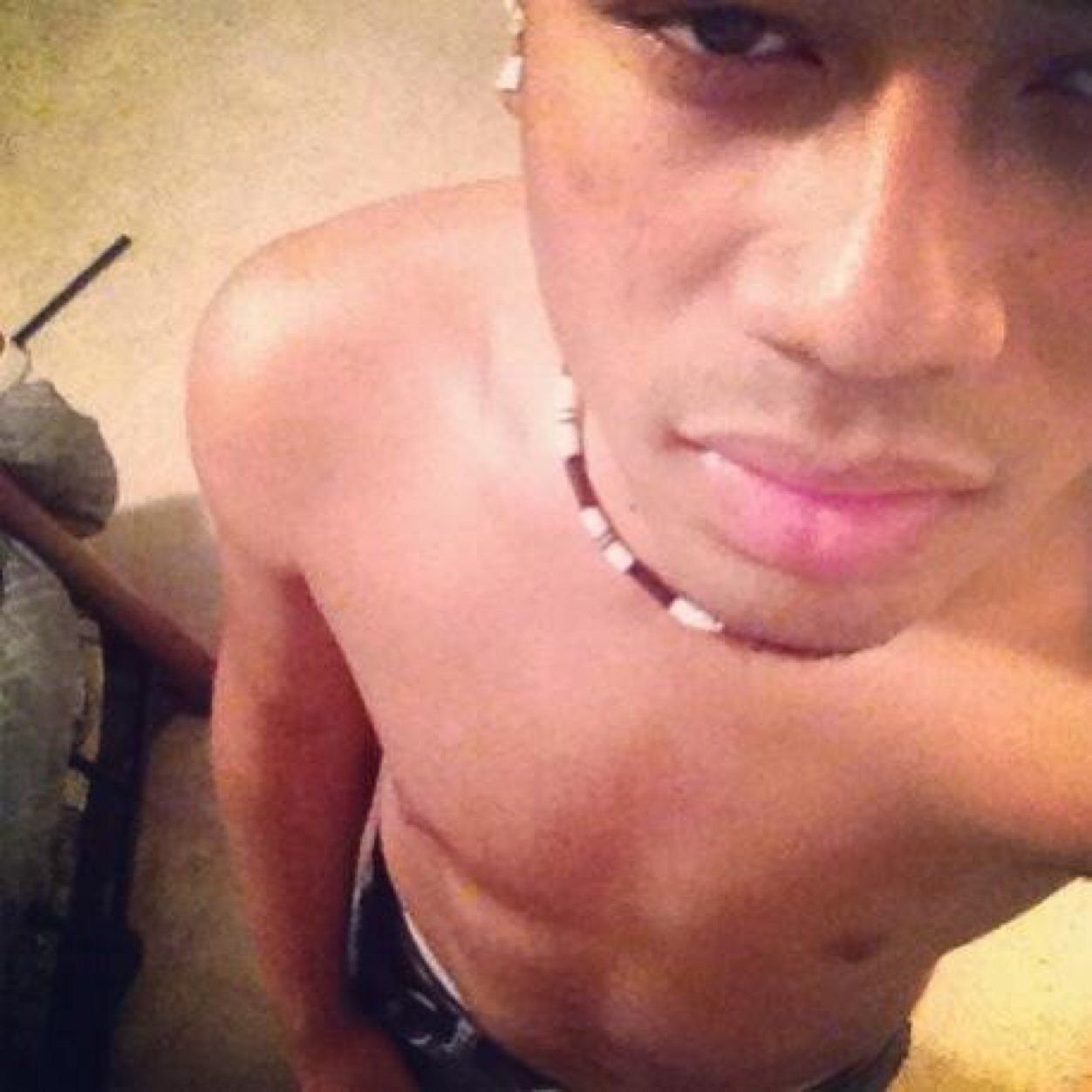 BranKhiree's profile picture. 22. Insta: brankhiree ┌∩┐◣_◢┌∩┐