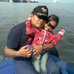 Kegelapan dapat menutupi Laut Hutan Sungai dan Gunung . Tapi kegelapan tak dapat menutupi Cinta