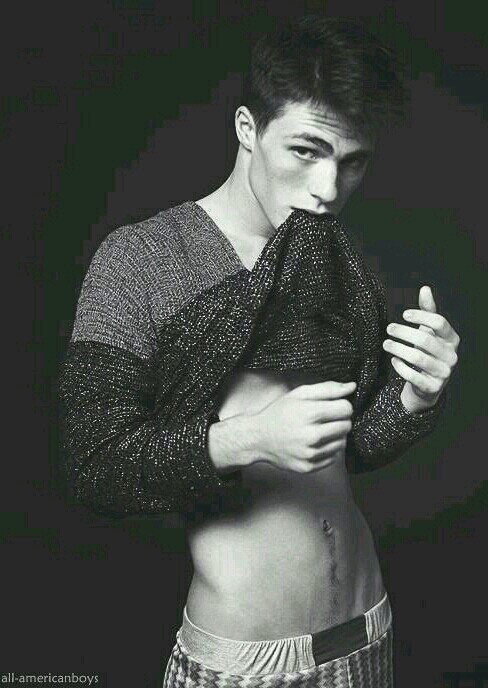 You can run but you cant hide. I will hunt you down for I am a werewolf. #RP #Bi #MV