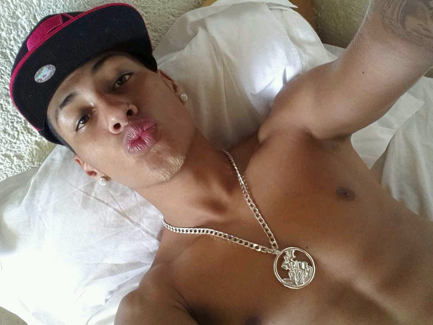 Pode me olhar da cabeça aos pés, porque nunca faram minha cabeça e jamais chegaram aos meus pés! prazer Bruno