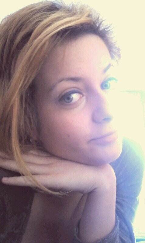 I'm an Italian student. I love Art,languages,travelling, sport, cinema and reading books! Follow me