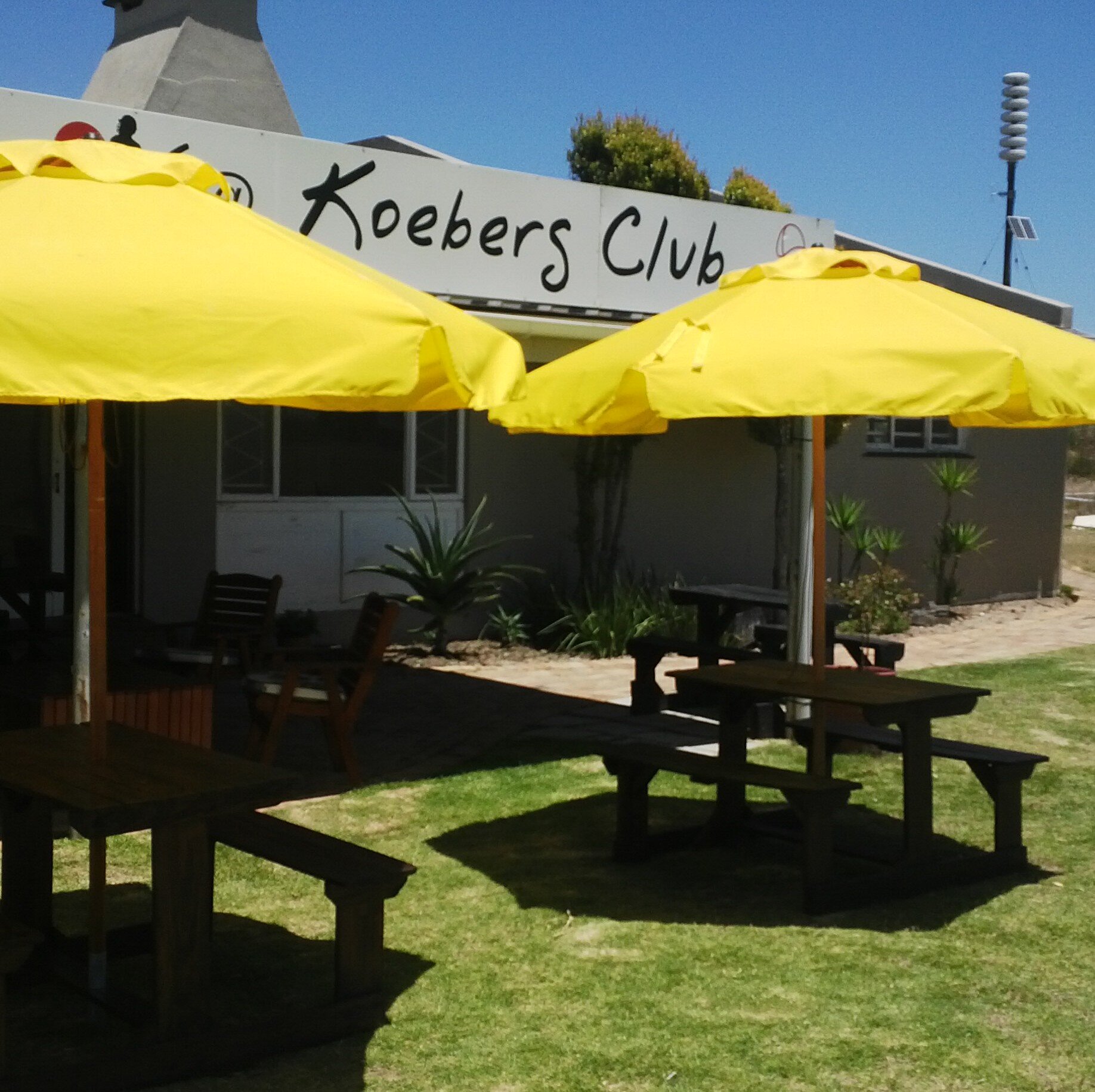 Restaurant with traditional South African food at reasonable prices. Tel 021 553 5053.
