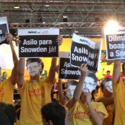 Queremos que o Brasil conceda asilo político a Edward Snowden! / We want Brazil to grant political asylum to NSA whistleblower Edward Snowden!