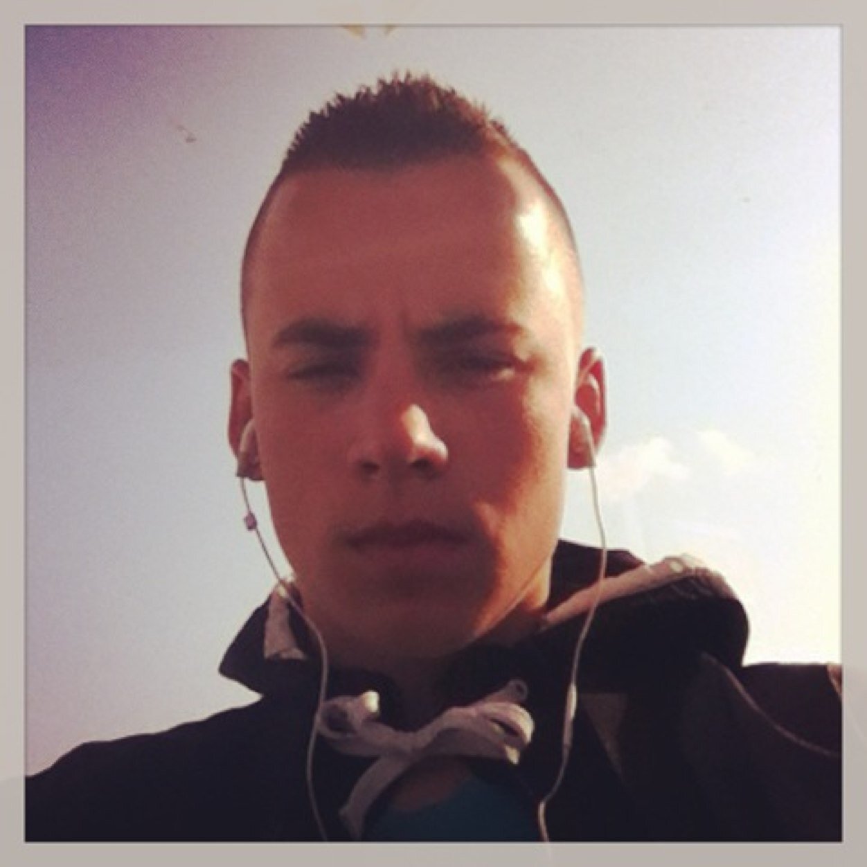 Nummer vraag maar• 17 jaar•meer weten follow maar• follow me beste maatje @guus_5 insta daan553