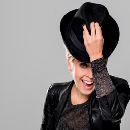Eigenaar howtodoyourmakeup/make up artist / concepten fotoshoots/eigenaar vlasblomstyling/nominatie make up awards 2012
