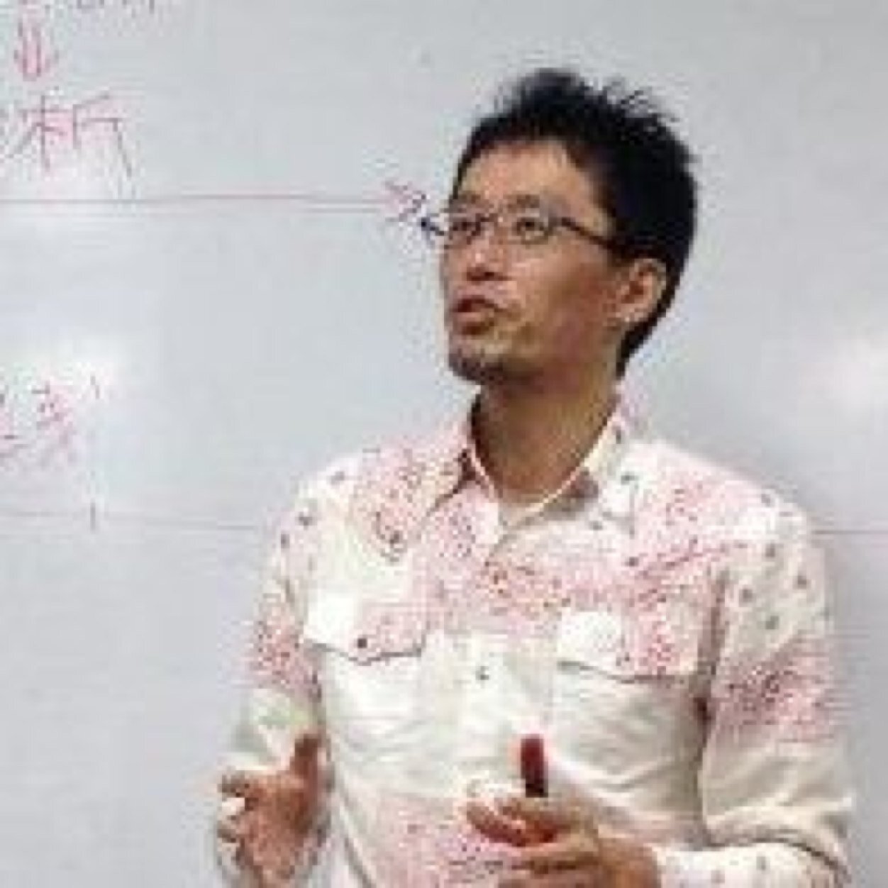 ひととひとの間に起こる解決不可能に見える問題に取り組みながら『チームづくり』をお手伝いし、信念や価値観の異なる『人と人を結びつける』のがコミュニティ・ファシリテーションです。