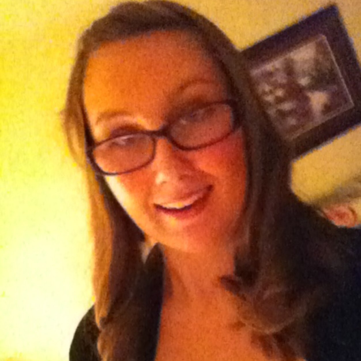 Follow me i always folloe back ;)
