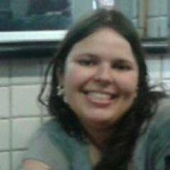 Sou apaixonada por livros desde que me conheço por gente, mas a vida me apresentou outras paixões também e hoje vago por tudo que me encante e me estarreça.