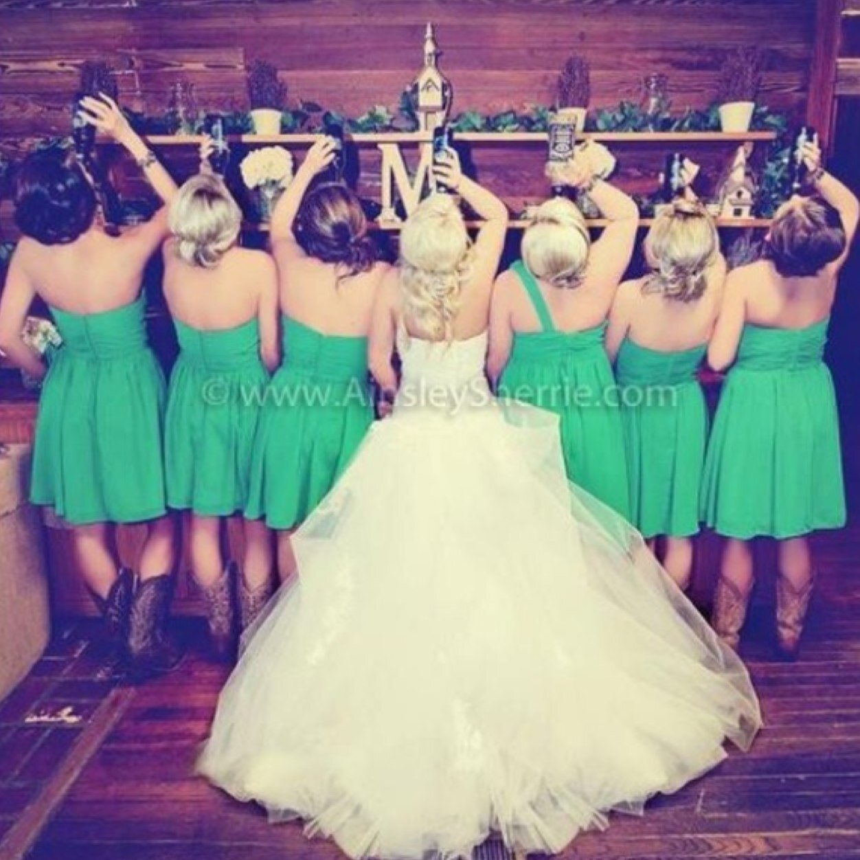 _DressPorn's profile picture. your favorite place for #DreamWeddings