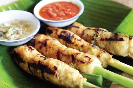 Sate adalah makanan asli Indonesia. ♥ @AkuSukaSateAyam @AkuSukaSateSapi @AkuSukaSateIkan ☺ Yuk makan!