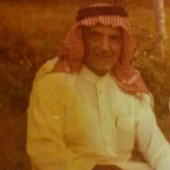 أكتب مايحلوا لي بحدود الأدب وأتابع مايشدني بالمواضيع المطروحه