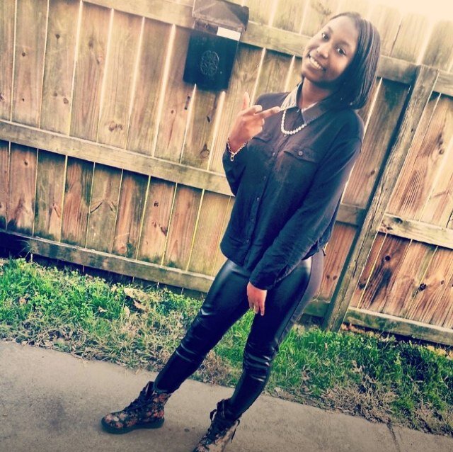 follow me back bitches $$ Follow me on IG: @nymiraaaa_