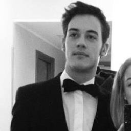 MatteoCapetti's profile picture. Non c'è passione nel vivere in piccolo, nel progettare una vita che è inferiore alla vita che potresti vivere