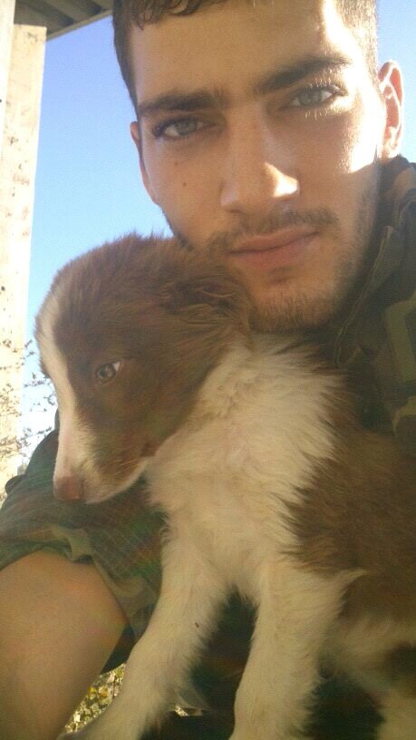 Mira hacia arriba que te espero en la cima.Tu pregunta y yo disparo.Si quieres trouble, lo encuentras, si sonrisas me comentas.Madrilees rules.