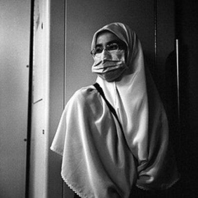 متذوقه للشعربأنواعه،واقعيه،لست قيسيةالوى ولانزاريةالحرف،ولاكنّي أنثى نبضها حكايةقمة سعادتي في سعادة الفقراء،،حكمتي في الحياة :يوجد دائما من هو اشقى منك فبتسم