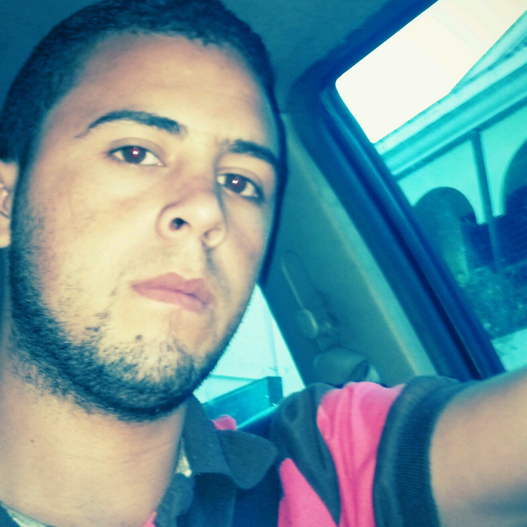 I am fond of the music, do not live without it. Always with God. My girlfriend: Cinthia.