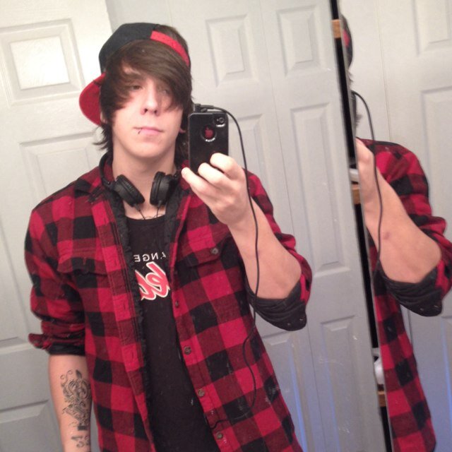 My name is Mike and i sceam for your pleasure. Big gauges, Tattoos, thats it nigguh, Follow me i'll follow back