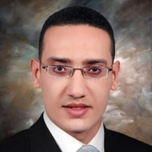 ثمة من يراقبني ُنا ، كل التايا له .