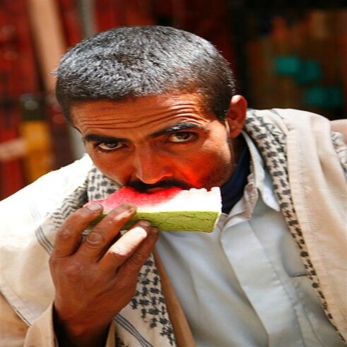 ‏أناملي تنبض بالحب ♡ لقبـوني سلطـانــة الأمل وأؤمن ن العائلة هي شريان الحياة ناشطـة فـي مجال التغييــر الإيجـاب