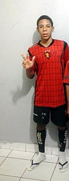 pedrovitorferr5's profile picture. jogador de futebol, categoria de base no timo do sport.