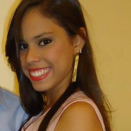 Pelo menos sorria, procure sentir amor. Imagine. Invente. Sonhe. Voe. (Caio F.)